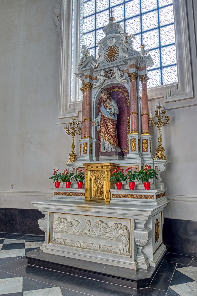 HDR Abbaye Abdij van Averbode religie reliogion belgie belgique kerk eglise spiegelvijver klooster kerkfotografie kathedraal rooms katholiek